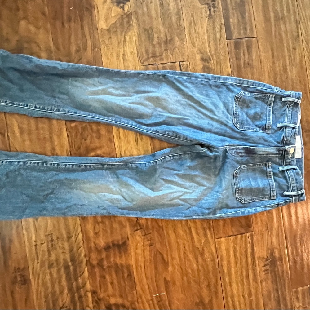 MOTHER women’s Hustler Patch pocket flood jeans, wash is cowboys don’t cry